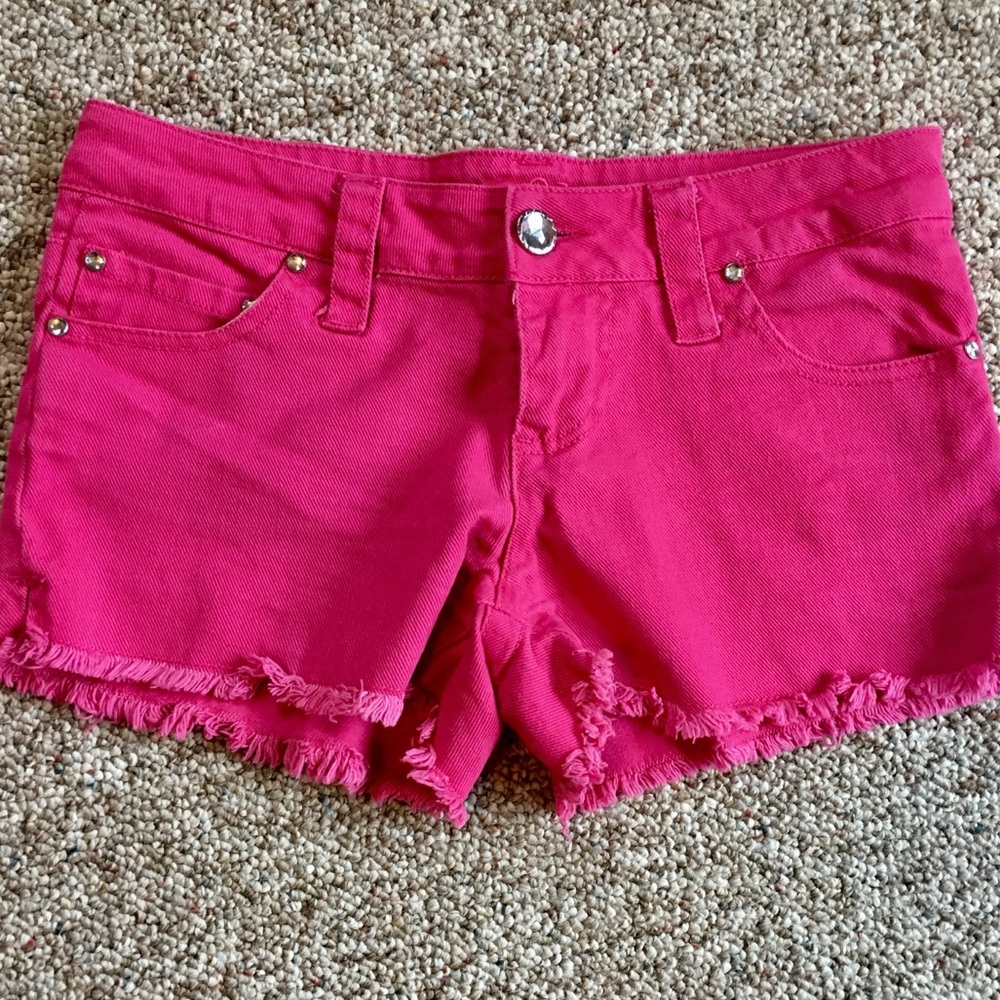Rue21 pink frayed bottom shorts size 3/4